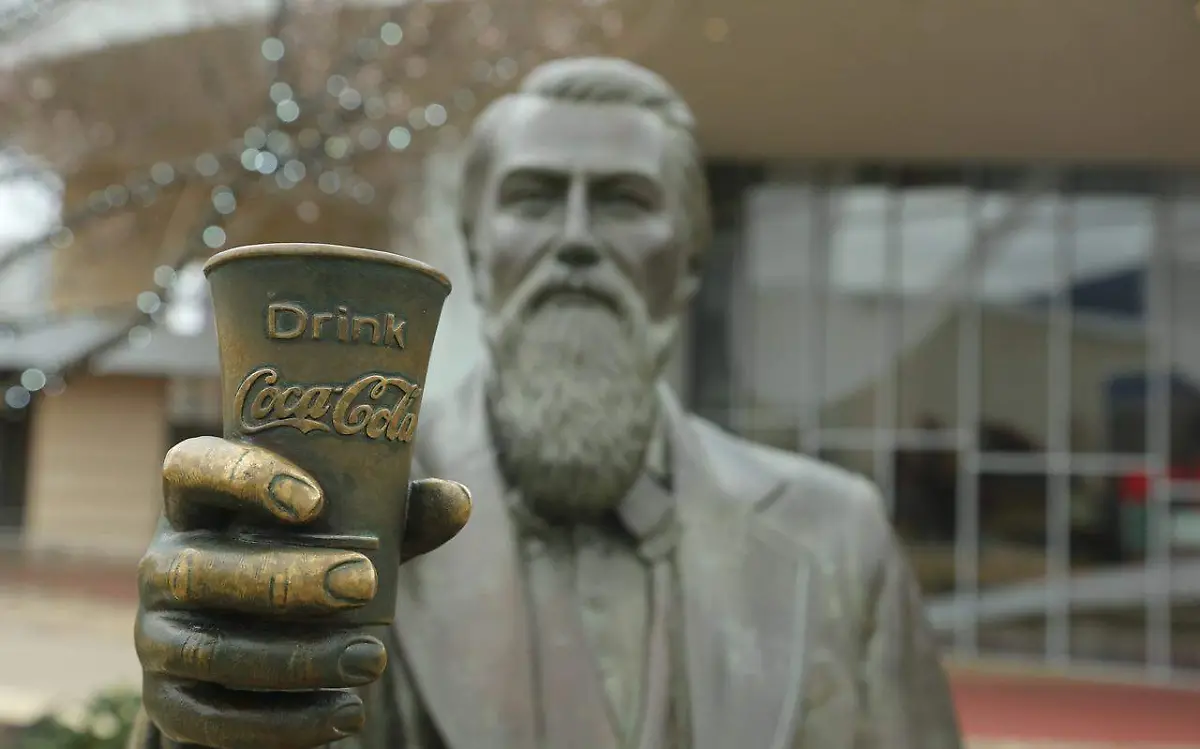 Negocio sirve por casi 100 años Coca-Cola con helado de vainilla 